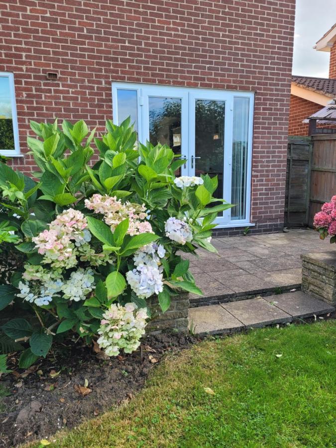 4-Bedroom Home Near Ema, Sleeps 6 Castle Donington Luaran gambar