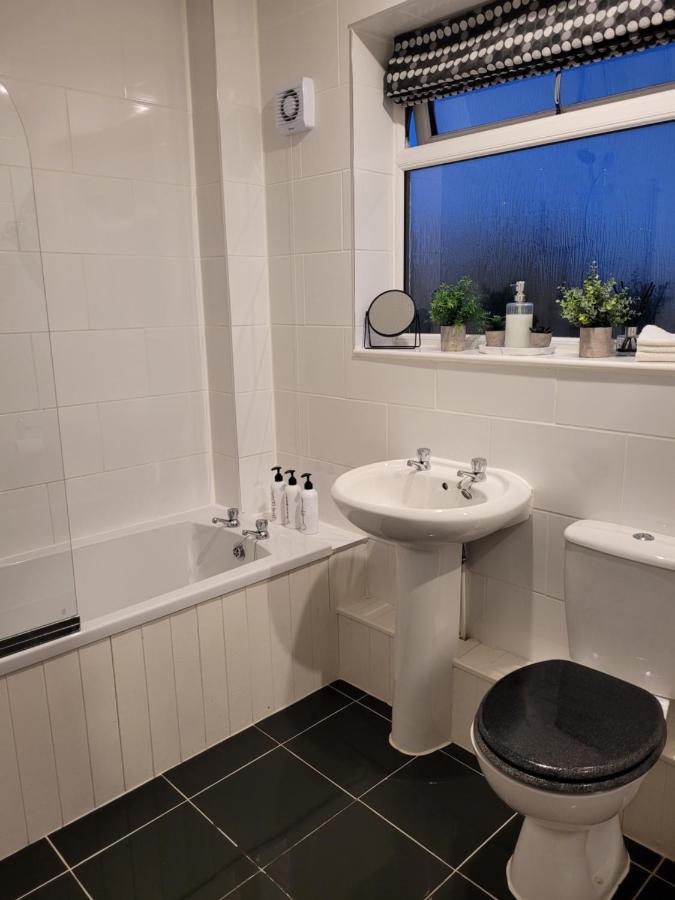 4-Bedroom Home Near Ema, Sleeps 6 Castle Donington Luaran gambar
